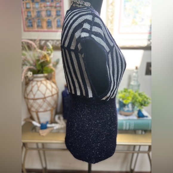 LUX URBAN OUTFITTERS BLUE & WHITE STRIPE V-NECK METALLIC KNIT SWEATER VEST SZ M - Picture 7 of 11